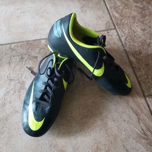 ⚽️ Nike Soccer Cleats